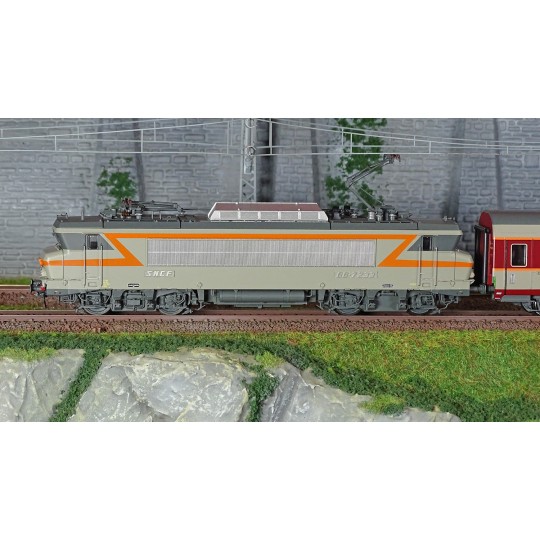 Lsm_11004-Ls Models 11004 Set Grand Confort Etendard Locomotive BB 7233 SNCF + A4Dtux + A8tu, livrée origine, sud-ouest