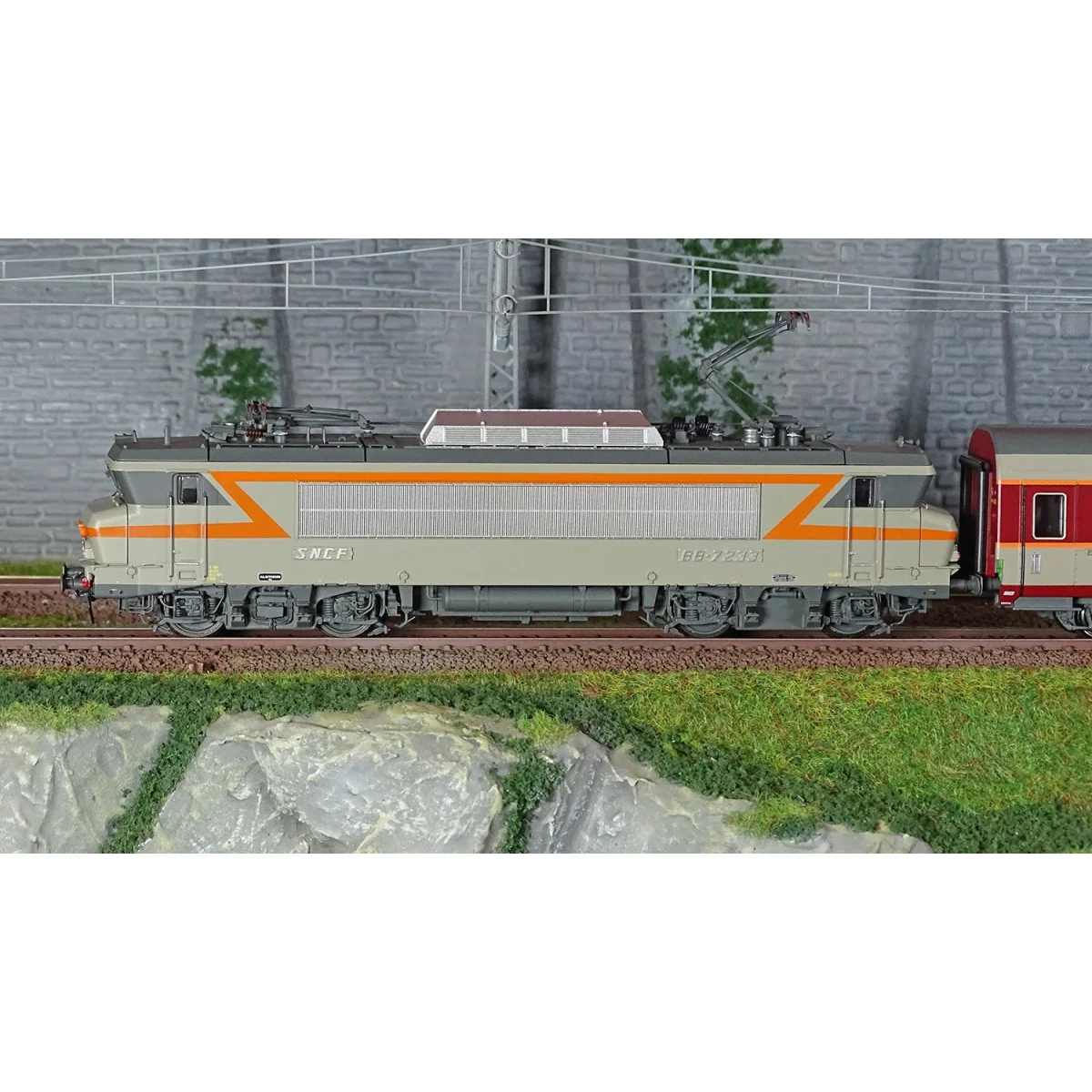 Ls Models 11004 Set Grand Confort Etendard Locomotive BB 7233 SNCF + A4Dtux + A8tu, livrée origine, sud-ouest Ls models Lsm_1100