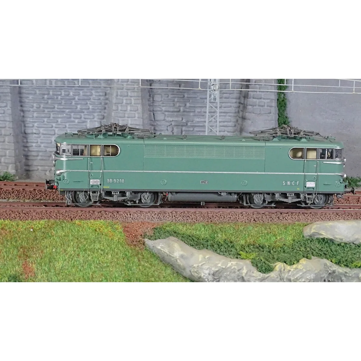 Ree Modeles MB203 BB 9218 Electric Locomotive, Green, without skirt...