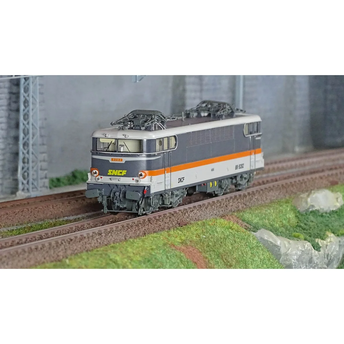 Ree Modeles MB205.S BB 9282 electric locomotive, modern Corail, PAR...