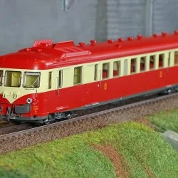 Ree Modeles MB229 Autorail X 2913, 1ère classe, Rouge et Crème, Toit rouge, VAISE, SNCF Ree Modeles MB-229 - 1
