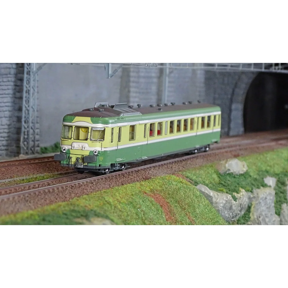 Ree Modeles MB230.S X 2898 Railcar, 1st/2nd class, Green and Yellow...