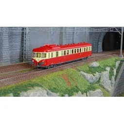 Ree Modeles MB231.S X 2900 Railcar, 1st Class, Red and Cream, Red R...