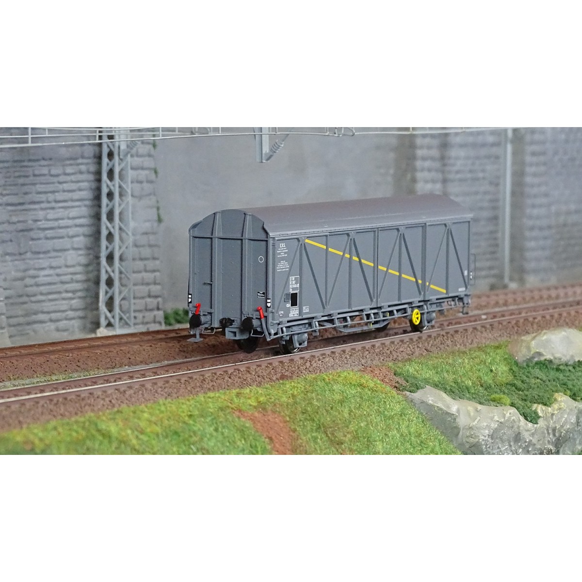 LS Models 30676 EVS Wagon, HS, SNCF, grey, yellow stripe, reinforce...