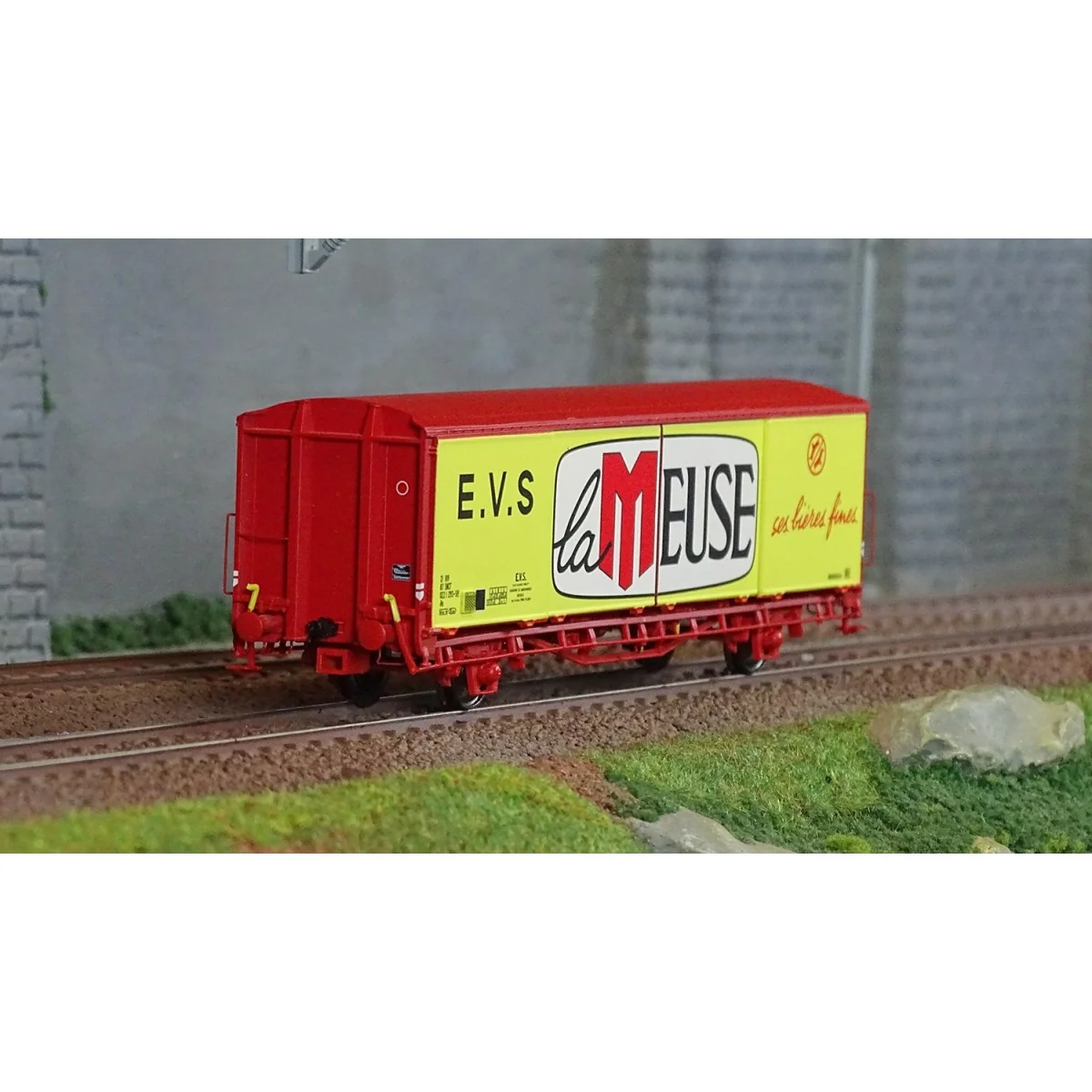 Ls Models 30680 EVS Wagon, HS, SNCF, yellow, red roof & chassis, fl...