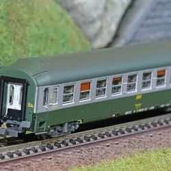 REE Modeles NW219 Voiture Couchette UIC B9c9x, toit haut, Livrée 160, Logo encadré jaune, N- 1/160 Ree Modeles NW-219 - 1