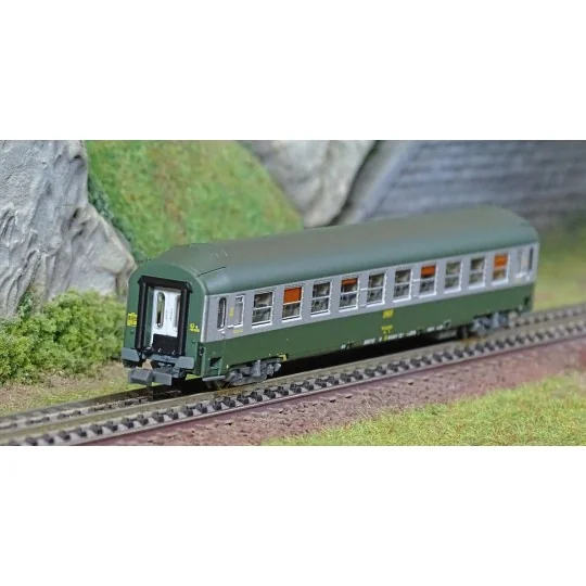 NW-219-REE Modeles NW219 UIC B9c9x Sleeping Car, High Roof, Livery 160, Yellow Framed Logo, N- 1/160