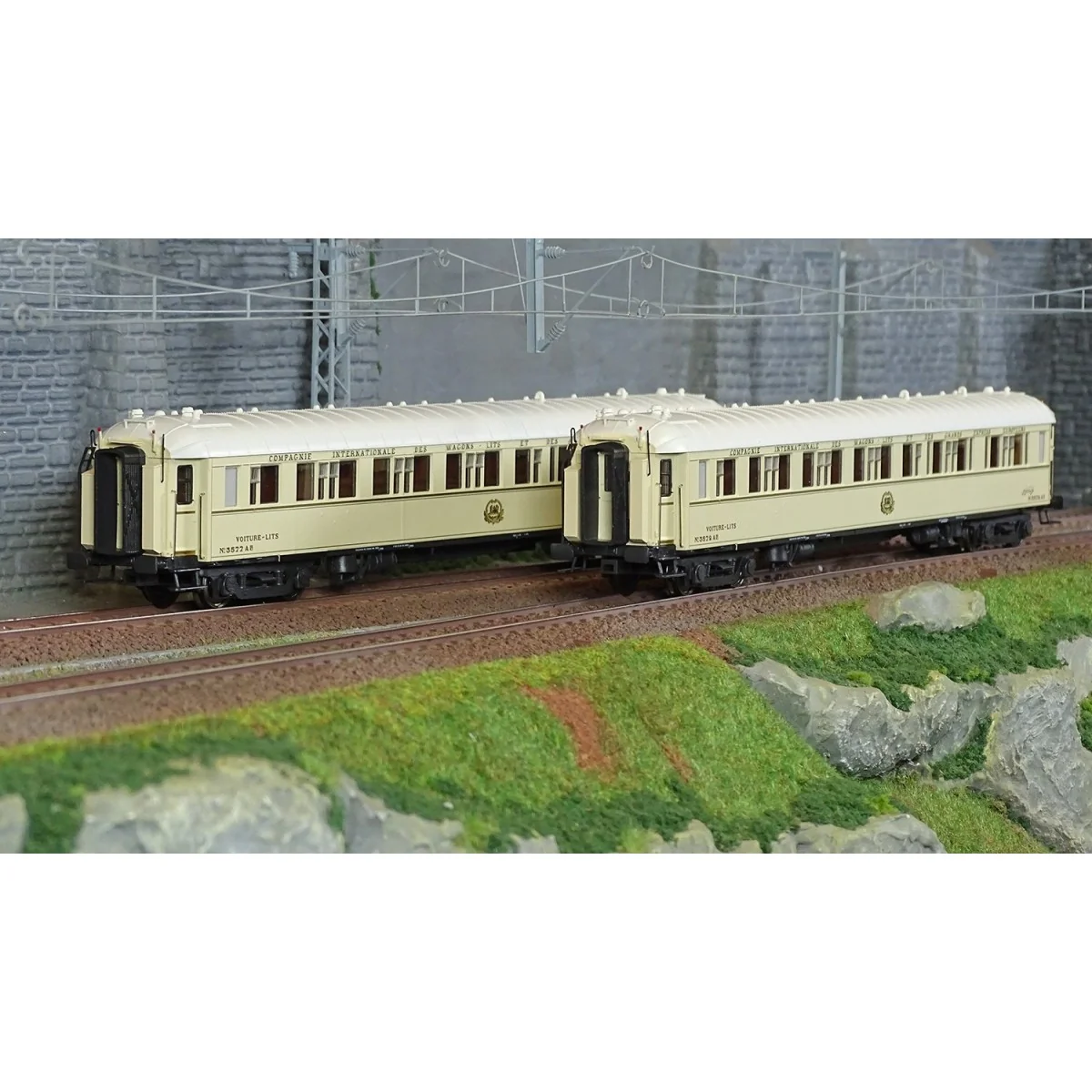 LS Models 49147 Set of 2 WL S coaches, white, 1928 Egypt livery, CI...