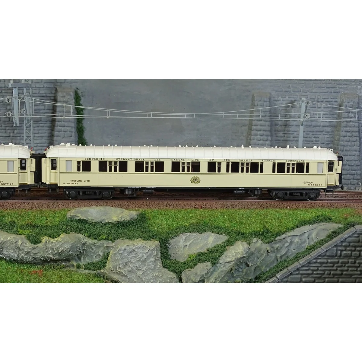 LS Models 49147 Set of 2 WL S coaches, white, 1928 Egypt livery, CI...