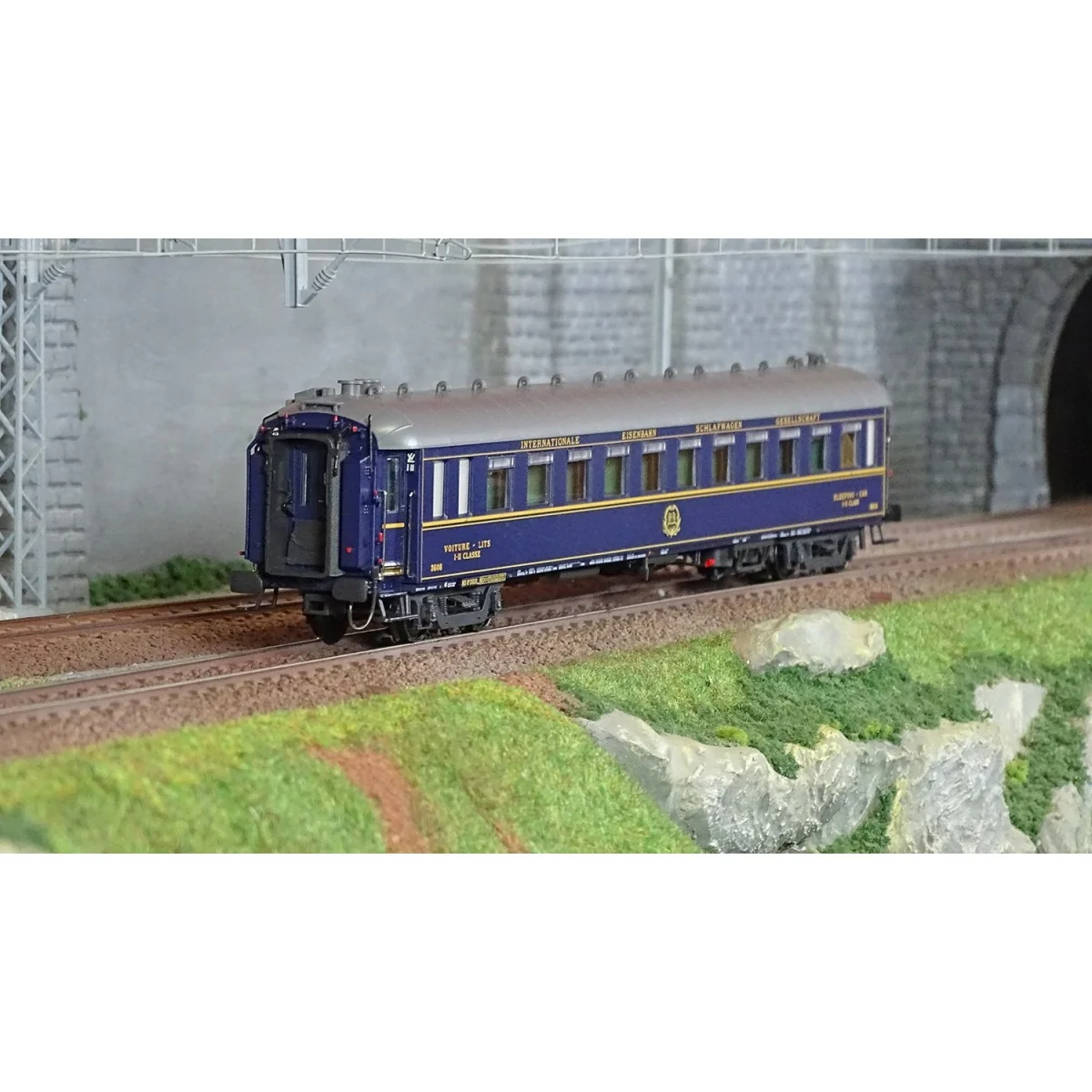 LS Models 49161 WL Y coach, blue, original livery, CIWL, illuminated LS Models 49161 WL Y coach, blue, original livery, CIWL, illuminated