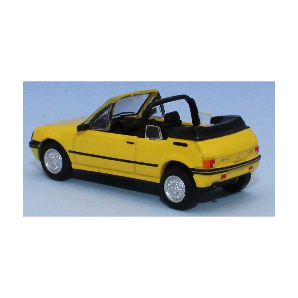 SAI 6322 Peugeot 205 cabriolet CT, jaune genêt Sai Sai_6322 - 2