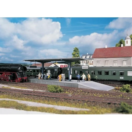 Piko_61821-Piko 61821 Model, Burgstein station platform