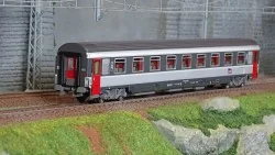 LS Models 40386 Voiture voyageurs VSE A9u, Corail +, logo carmillon Ls models Lsm_40386 - 1