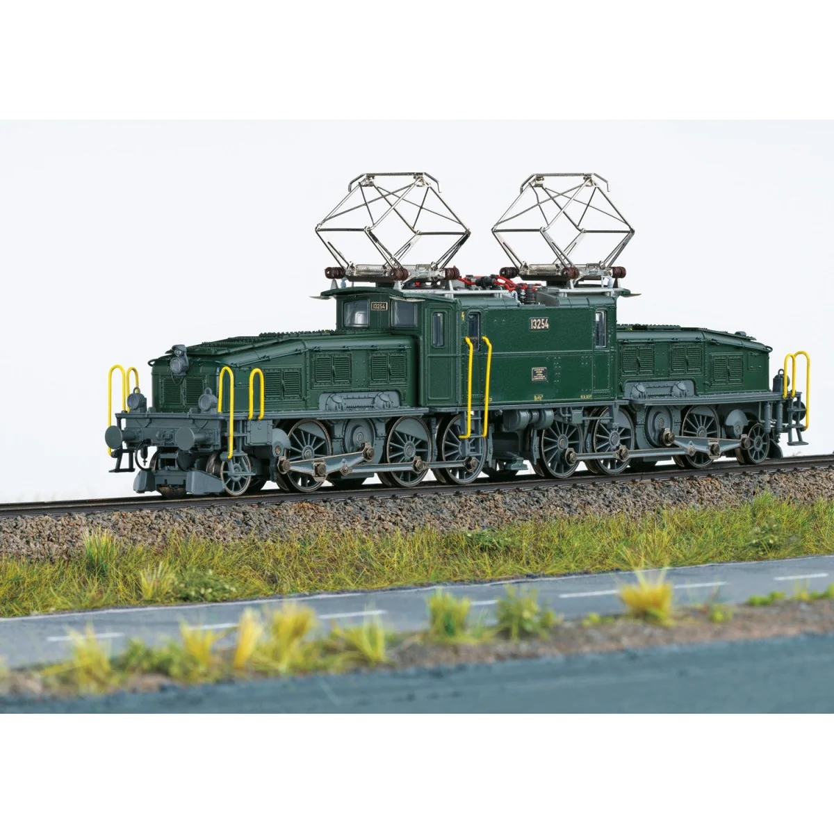 Trix 25596 Be 6/8 II "Crocodile" series electric locomotive, SBB, d...