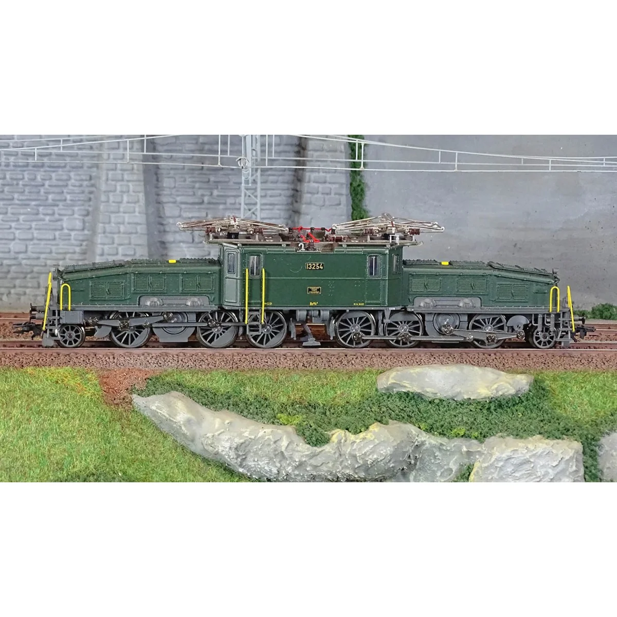Trix 25596 Be 6/8 II "Crocodile" series electric locomotive, SBB, d...