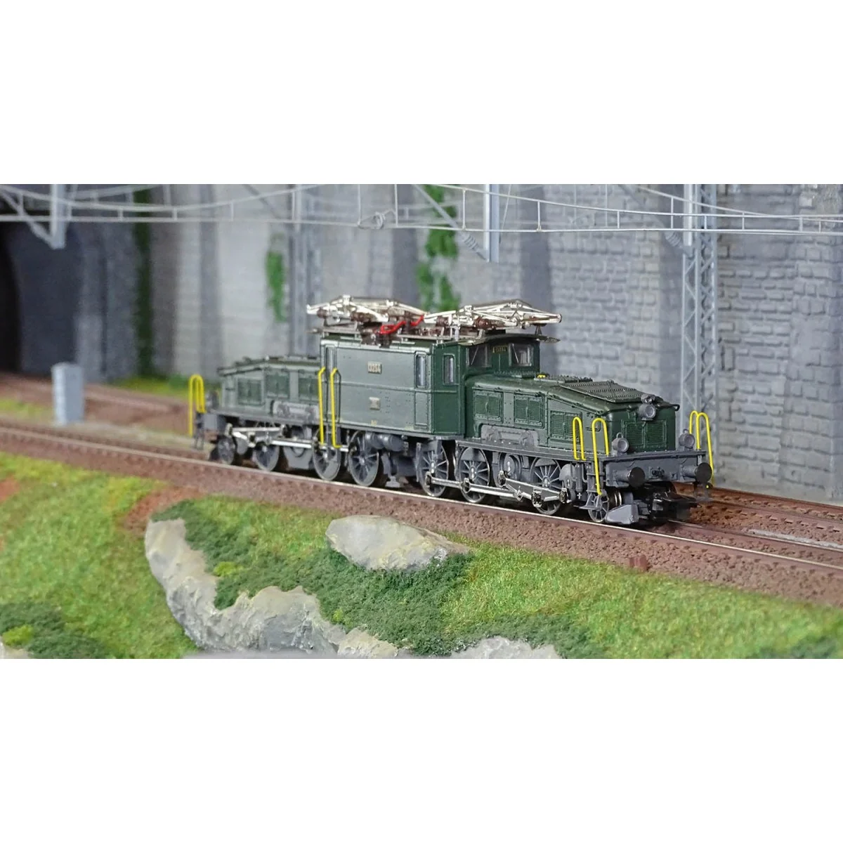 Trix 25596 Be 6/8 II "Crocodile" series electric locomotive, SBB, d...