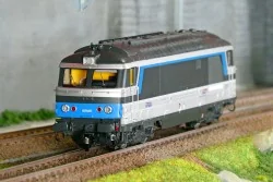 Ree Modeles MB240.S Locomotive diesel BB 67424, Livrée Isabelle, SNCF, dépôt Bordeaux, digital sonore, fumée Ree Modeles MB-240.