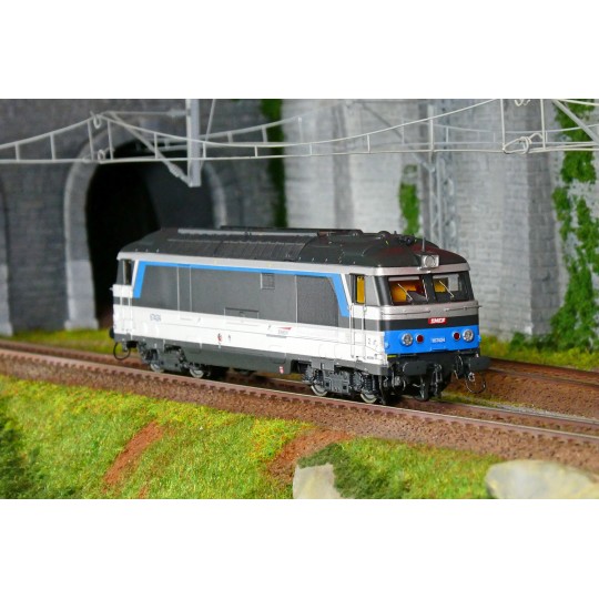 MB-240.S-Ree Modeles MB240.S Locomotive diesel BB 67424, Livrée Isabelle, SNCF, dépôt Bordeaux, digital sonore, fumée