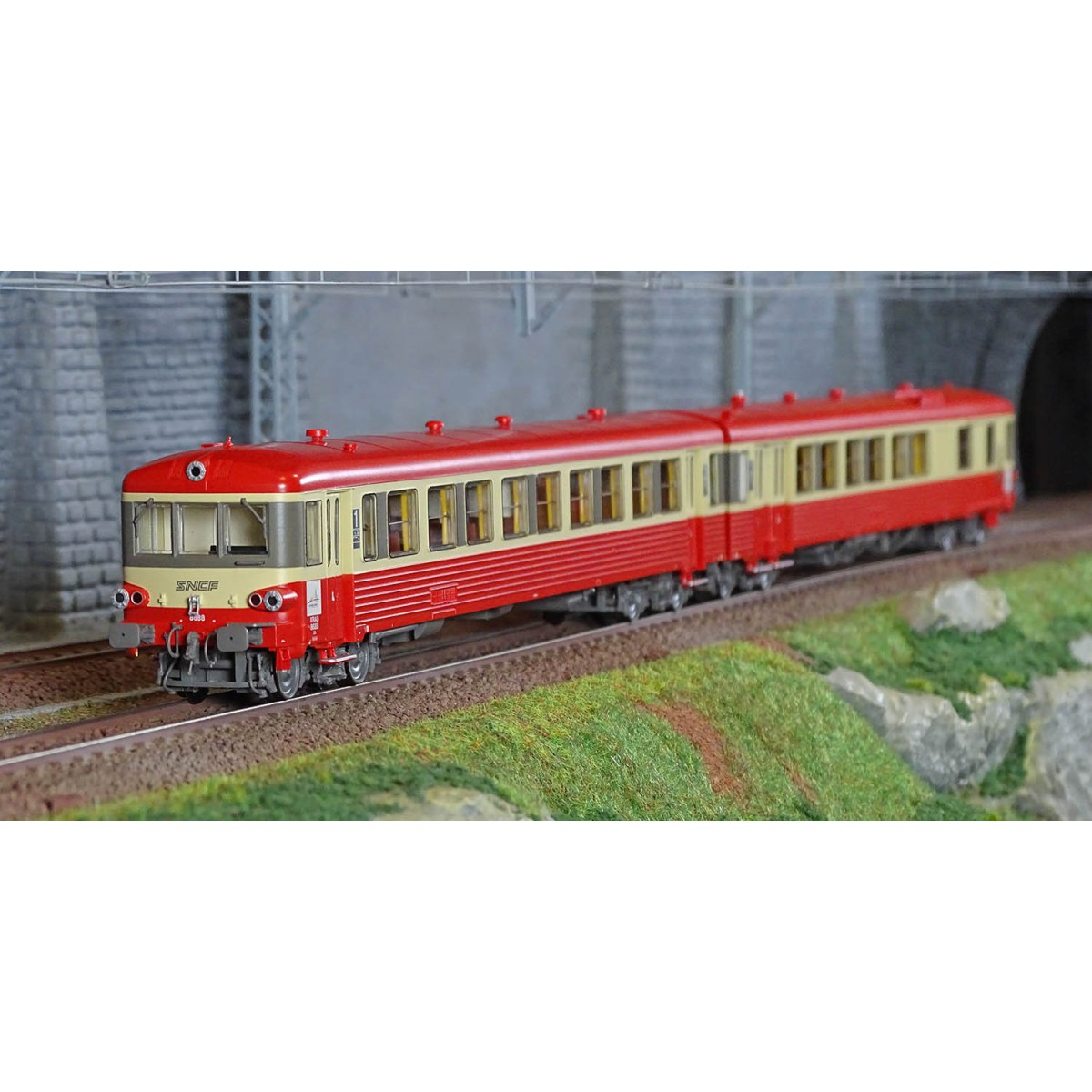 LS Models 10064 EAD X4691 - XR8688 railcar, cream red, 1976 livery,...