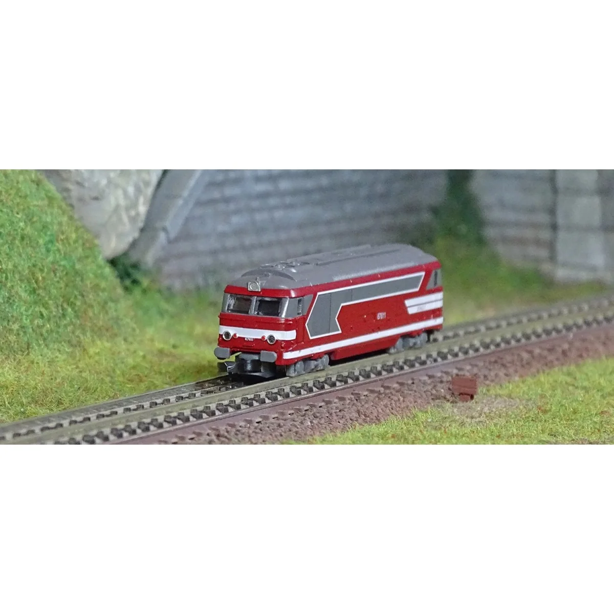 Azar L01-CA1A BB 67611 diesel locomotive, SNCF, Capitole, Z scale