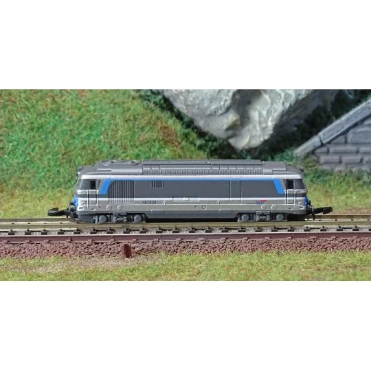 AZAR_L01-IS1A-Azar L01-IS1A Locomotive diesel BB 67424, SNCF, livrée Isabelle, logo casquette, échelle Z