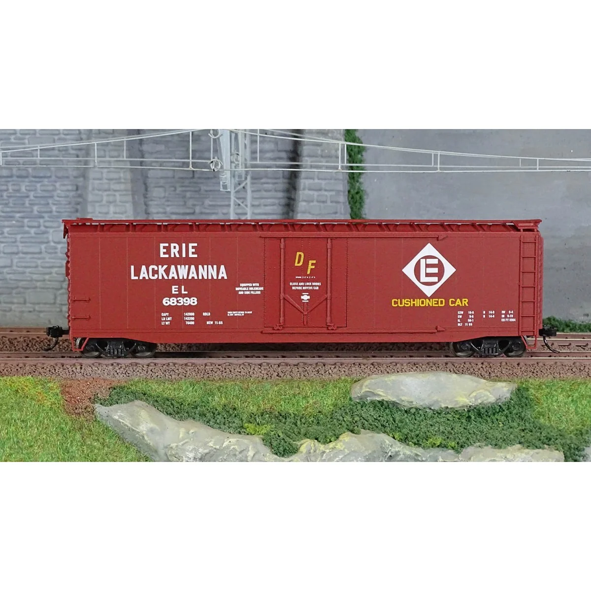 Rivarossi HR6664A US covered bogie wagon, with "Erie Lackawanna" ro...