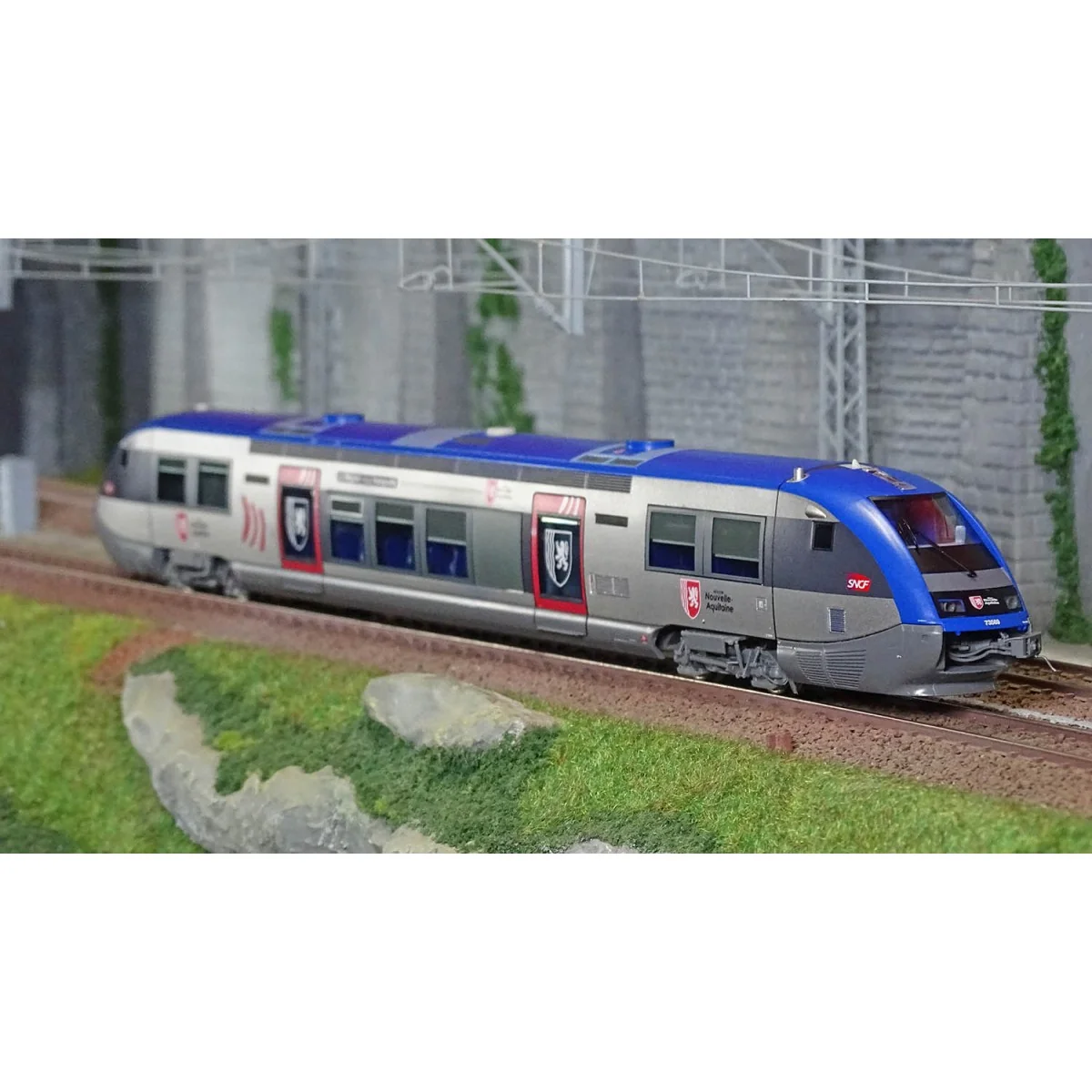 Jouef HJ2438 X 73500 diesel railcar, SNCF, Nouvelle Aquitaine (Bord...