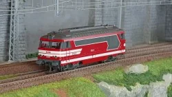 Jouef HJ2464 Locomotive diesel BB 67613, SNCF, livrée rouge Capitole Jouef HJ2464 - 1