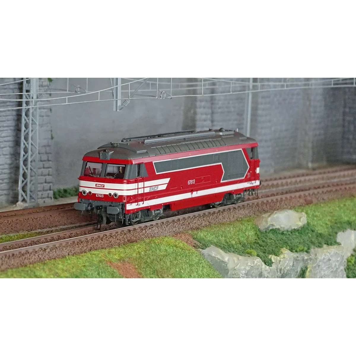 Jouef HJ2464 Locomotive diesel BB 67613, SNCF, livrée rouge Capitole Jouef HJ2464 - 1