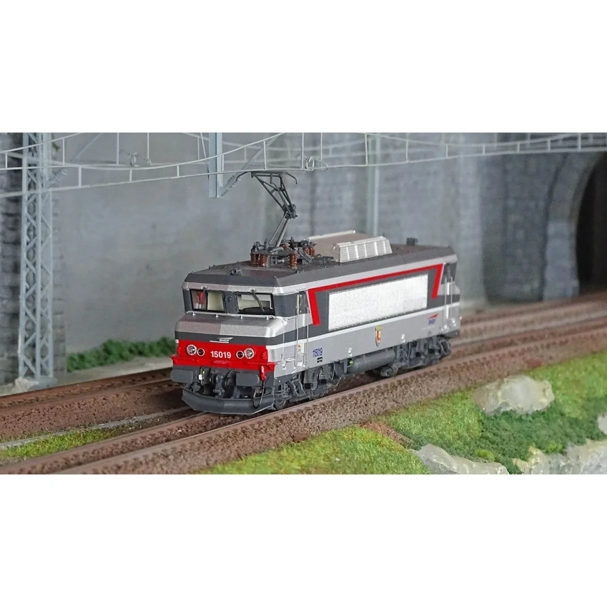 Ls Models 10479 Locomotive électrique BB 15019 SNCF, Corail+, logo Casquette, MONTIGNY LES-METZ Ls models Lsm_10479 - 1