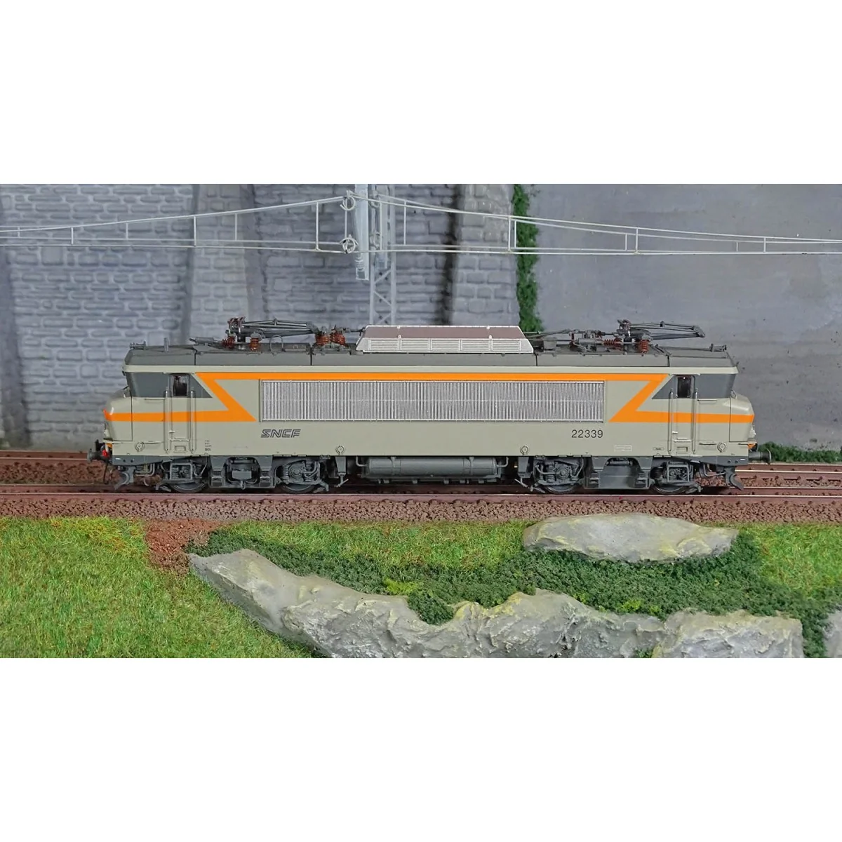 Ls Models 11107S Locomotive électrique BB 22344 SNCF, gris béton/orange, logo Nouille, Marseille, Digitale sonore Ls models Lsm_