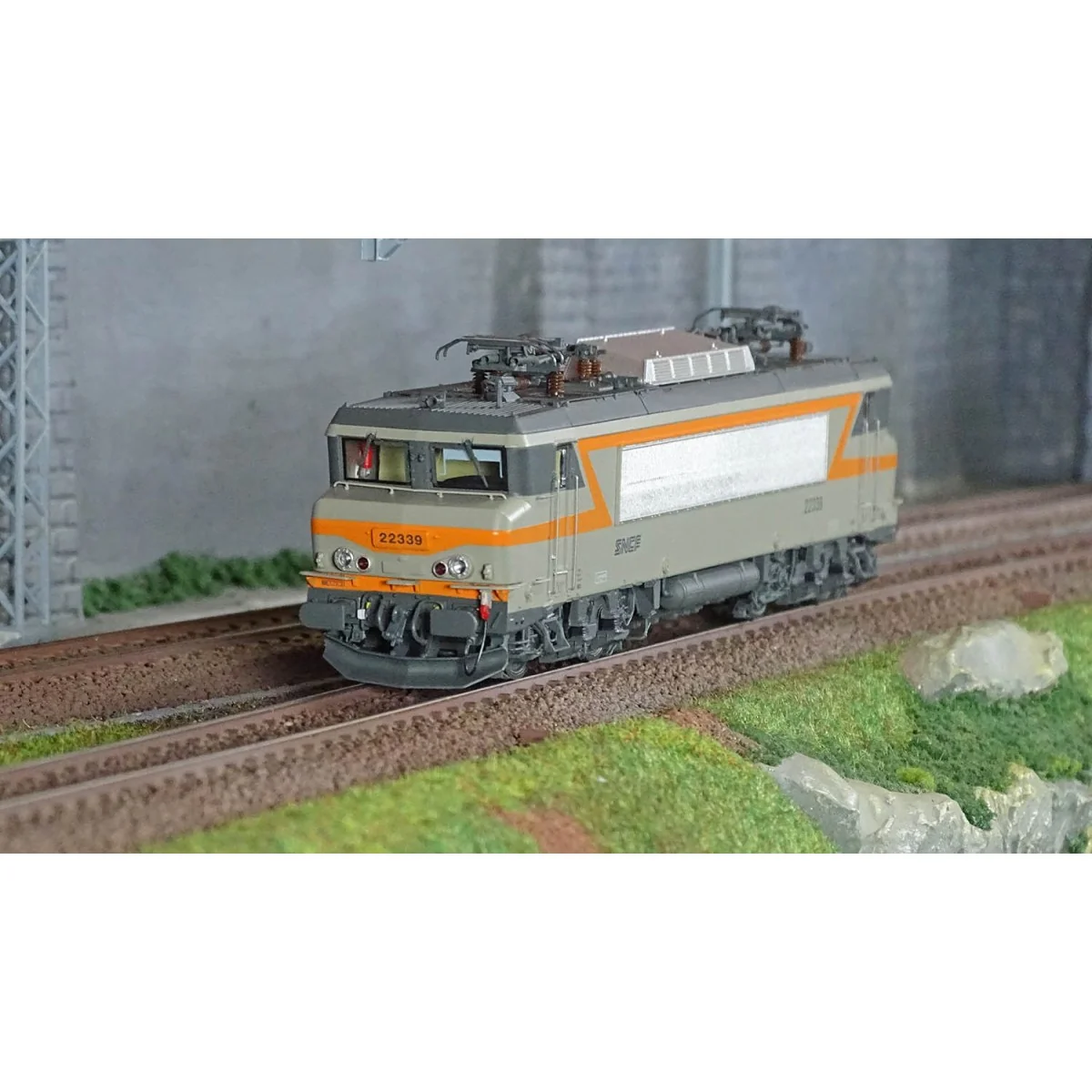 Ls Models 11107 Locomotive électrique BB 22344 SNCF, gris béton/orange, logo Nouille, Marseille Ls models Lsm_11107 - 1