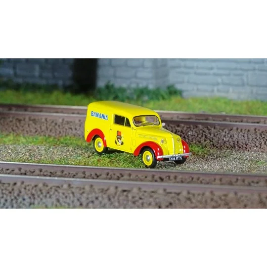 CB-171-Ree Modeles CB171 Renault JUVAQUATRE Van, Panel Van, BANANIA