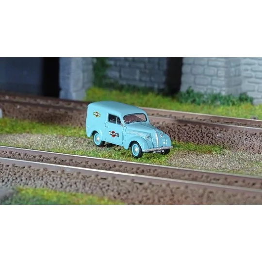 CB-172-Ree Modeles CB172 Renault JUVAQUATRE Van, MARTINI