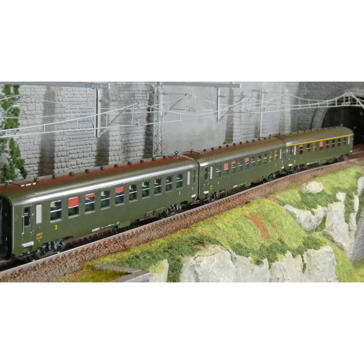 Ree Modeles VB389 Set of 3 short DEV AO passenger cars, SNCF, B10 U...