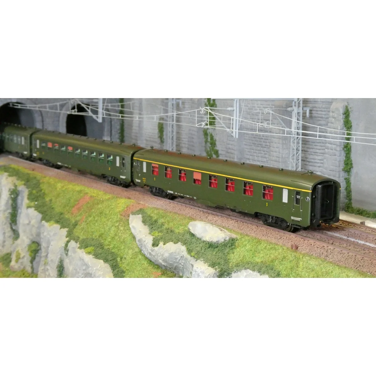 Ree Modeles VB389 Set de 3 voitures voyageurs DEV AO courtes, SNCF, B10 U52 / A8, vert 306, ep.III Ree Modeles VB-389 - 6