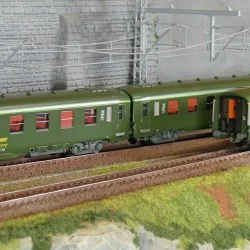 Ree Modeles VB396 Set de 3 voitures voyageurs DEV AO courtes, SNCF, A7x ex B8 / 2x B8 ex-A8, vert 302, ep.IV-V Ree Modeles VB-39