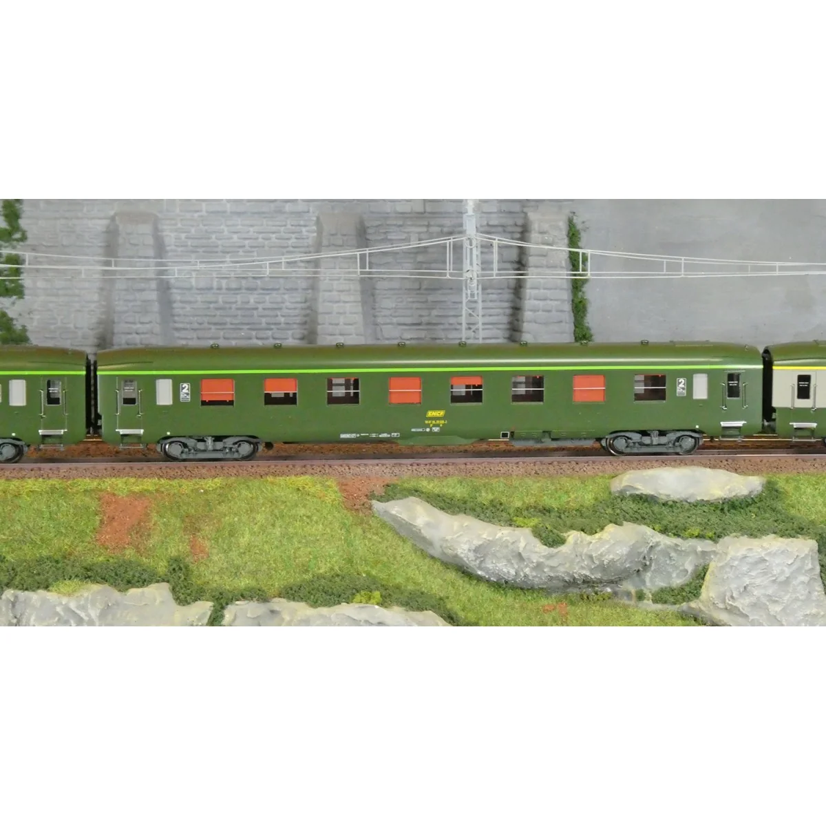 Ree Modeles VB396 Set de 3 voitures voyageurs DEV AO courtes, SNCF, A7x ex B8 / 2x B8 ex-A8, vert 302, ep.IV-V Ree Modeles VB-39