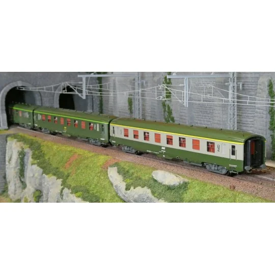VB-396-Ree Modeles VB396 Set of 3 short DEV AO passenger cars, SNCF, A7x ex B8 / 2x B8 ex-A8, green 302, ep.IV-V