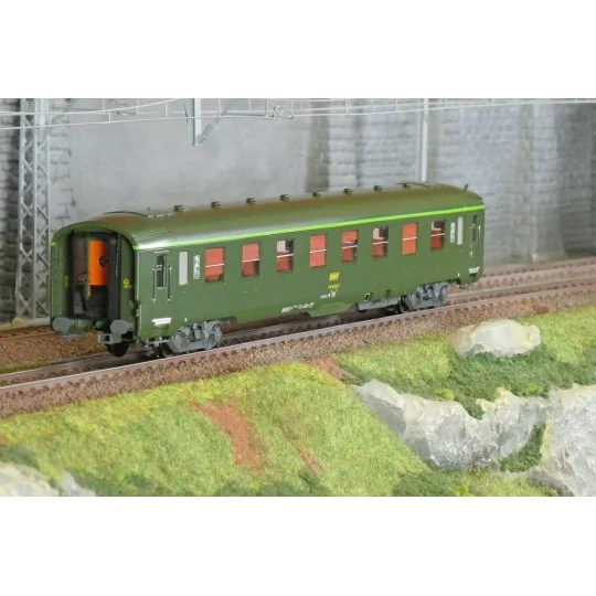 VB-397-Ree Modeles VB397 Voiture voyageurs DEV AO courte, SNCF, B8 ex-A8 U53, vert 302, ep.IV-V