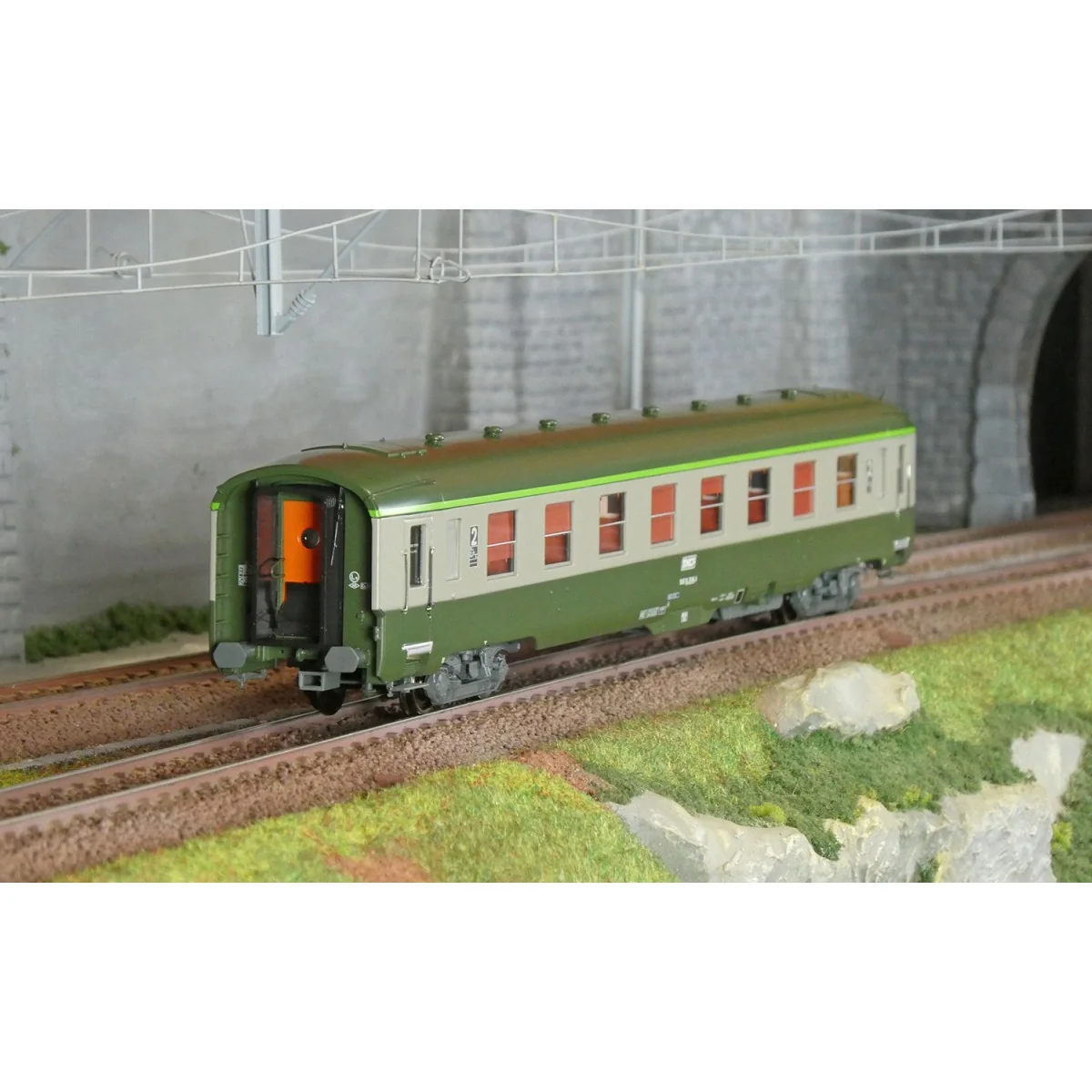 Ree Modeles VB398 Voiture voyageurs DEV AO courte, SNCF, B8 ex-A8 U53, vert 302/gris 804, ep.IV-V Ree Modeles VB-398 - 1