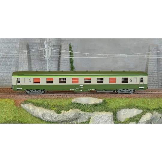 VB-398-Ree Modeles VB398 Short DEV AO passenger car, SNCF, B8 ex-A8 U53, green 302/grey 804, ep.IV-V