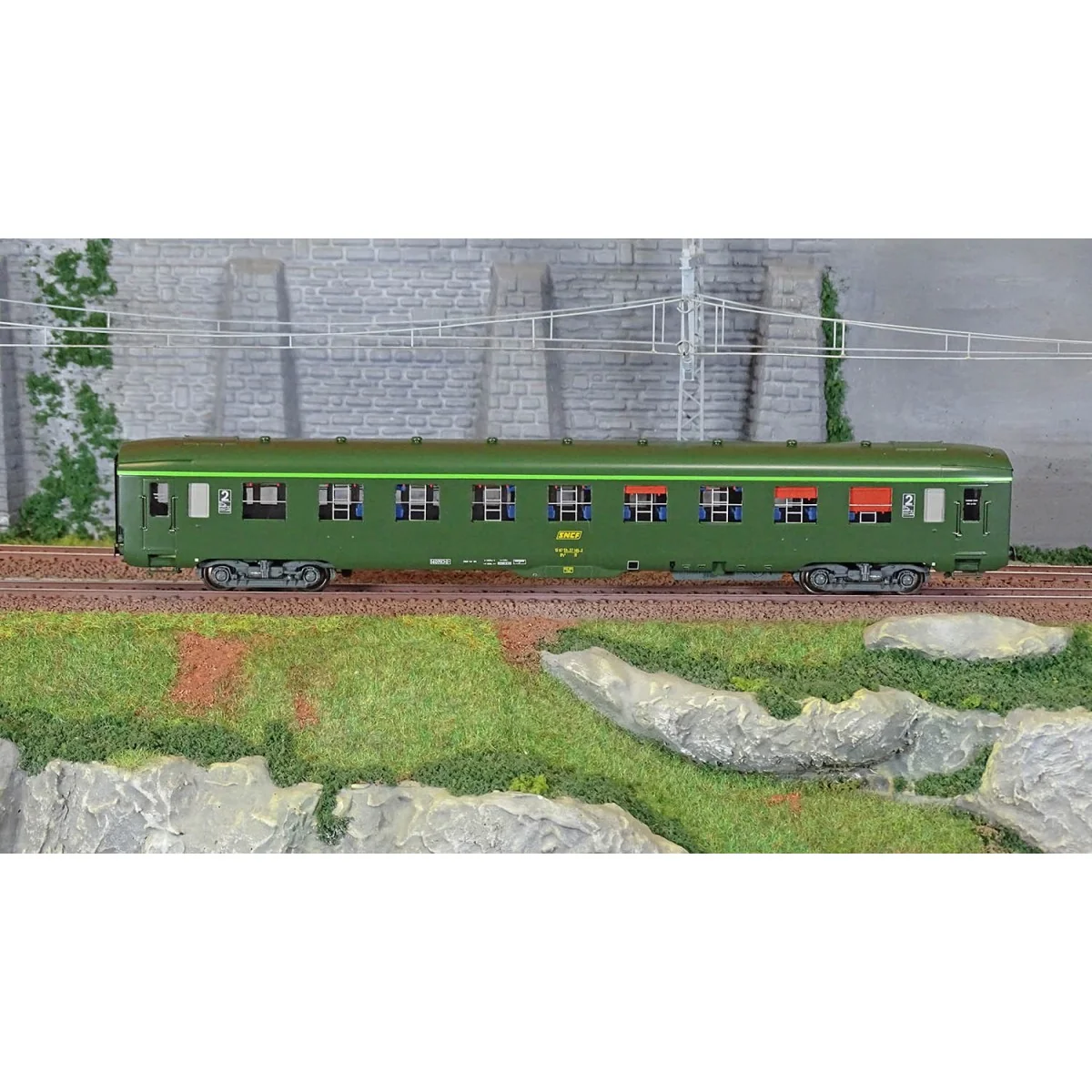 Ree Modeles VB407 Voiture voyageurs DEV AO Couchettes, SNCF, B9c9, Vert 301, logo encadré, cartouche Corail, ep.IV-V Ree Modeles