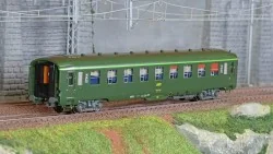 Ree Modeles VB408 Voiture voyageurs DEV AO Couchettes, SNCF, B9c9, Vert 301, logo encadré, cartouche Corail, ep.IV-V Ree Modeles