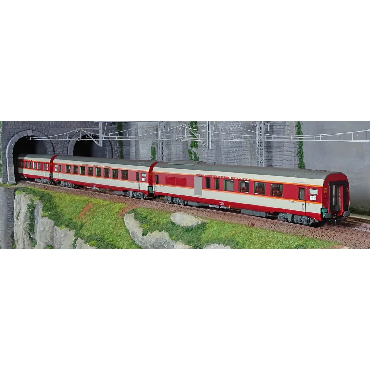 Jouef HJ4192 Set de 3 voitures voyageurs Grand Confort TEE Le Kléber, SNCF, A8u / A8tu / A4Dtux, éclairées Jouef HJ4192 - 6