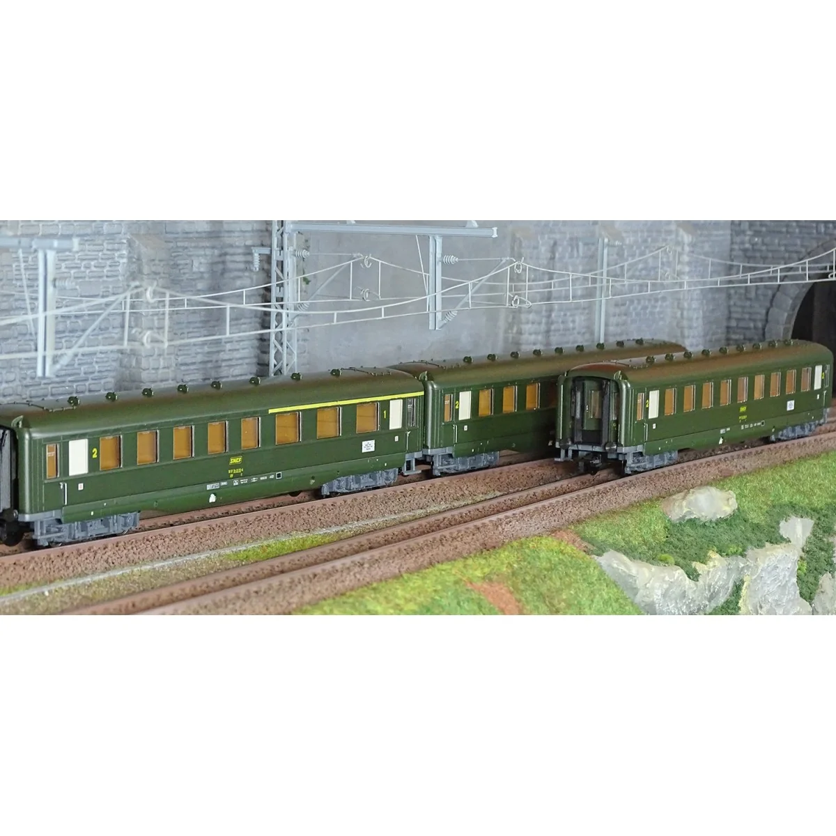 Marklin 43230 Set of 3 passenger cars, SNCF, 2x 2nd class and 1x 1s...
