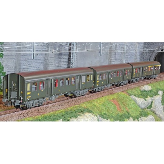 EPM_41.33.05-EPM 41.33.05 Set of 3 Romilly coaches, A5B4tz + B9 1/2t + B7Dt, grey chassis, yellow framed logo, SNCF, illuminated