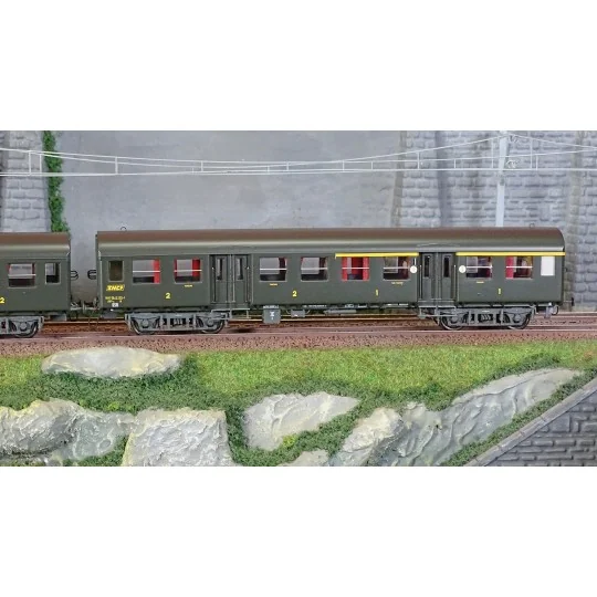 EPM_41.33.05-EPM 41.33.05 Set of 3 Romilly coaches, A5B4tz + B9 1/2t + B7Dt, grey chassis, yellow framed logo, SNCF, illuminated