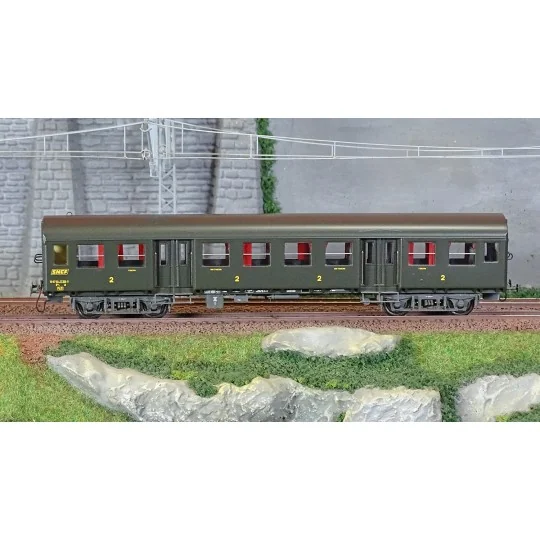 EPM 41.33.07 Voiture Romilly, B9 1/2t, châssis gris, logo encadré jaune, SNCF, éclairé EPM, Euro Passion Models EPM_41.33.07 - 2 EPM_41.33.07-EPM 41.33.07 Voiture Romilly, B9 1/2t, châssis gris, logo encadré jaune, SNCF, éclairé
