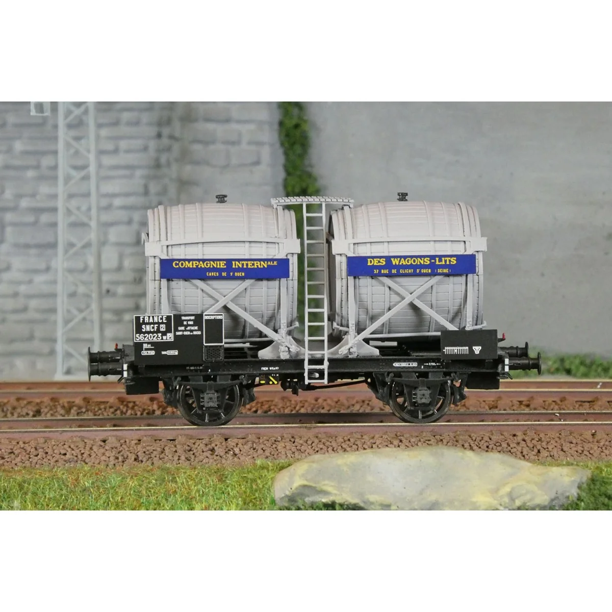 LS Models 30560 OCEM Twin-Lightning Tank Wagon, without guard's cab... LS Models 30560 OCEM Twin-Lightning Tank Wagon, without guard's cab...